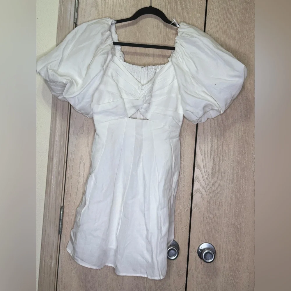 ASTR The Label Elegant White Puff Sleeve Top